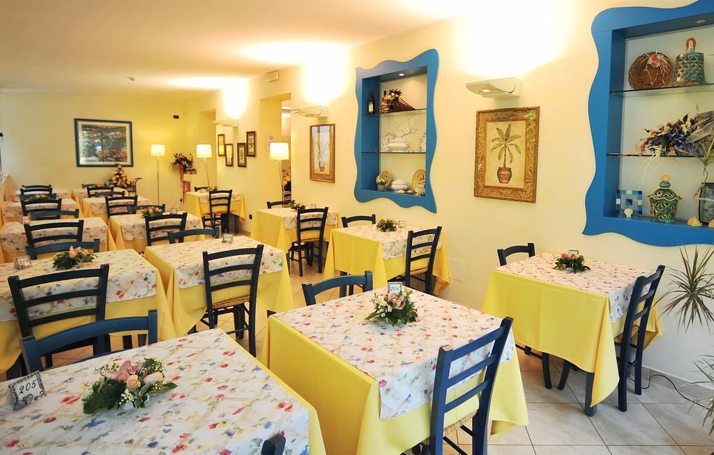 Hotel Riviera Blu تيرّينْيا المظهر الخارجي الصورة